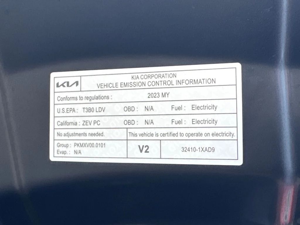 Used 2023 Blue Kia Light image 9