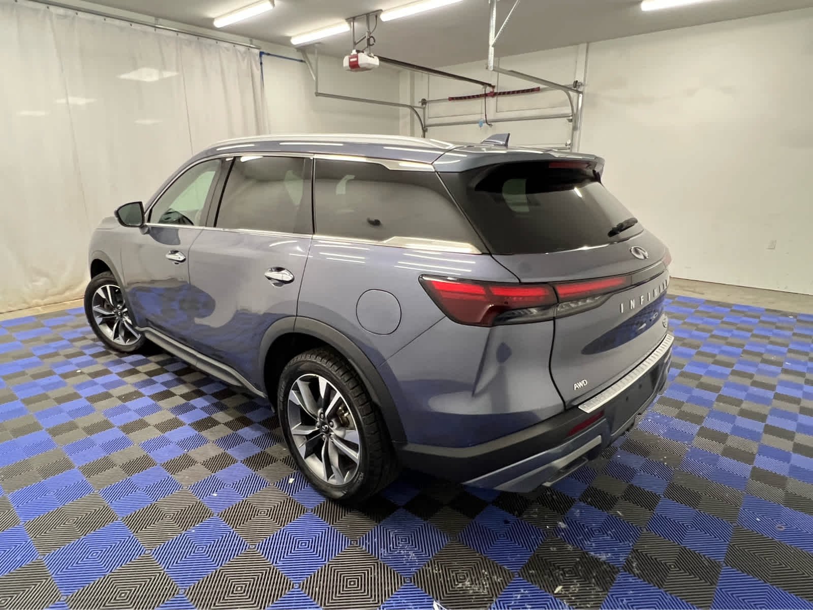 Used 2022 Graphite Shadow INFINITI LUXE image 4