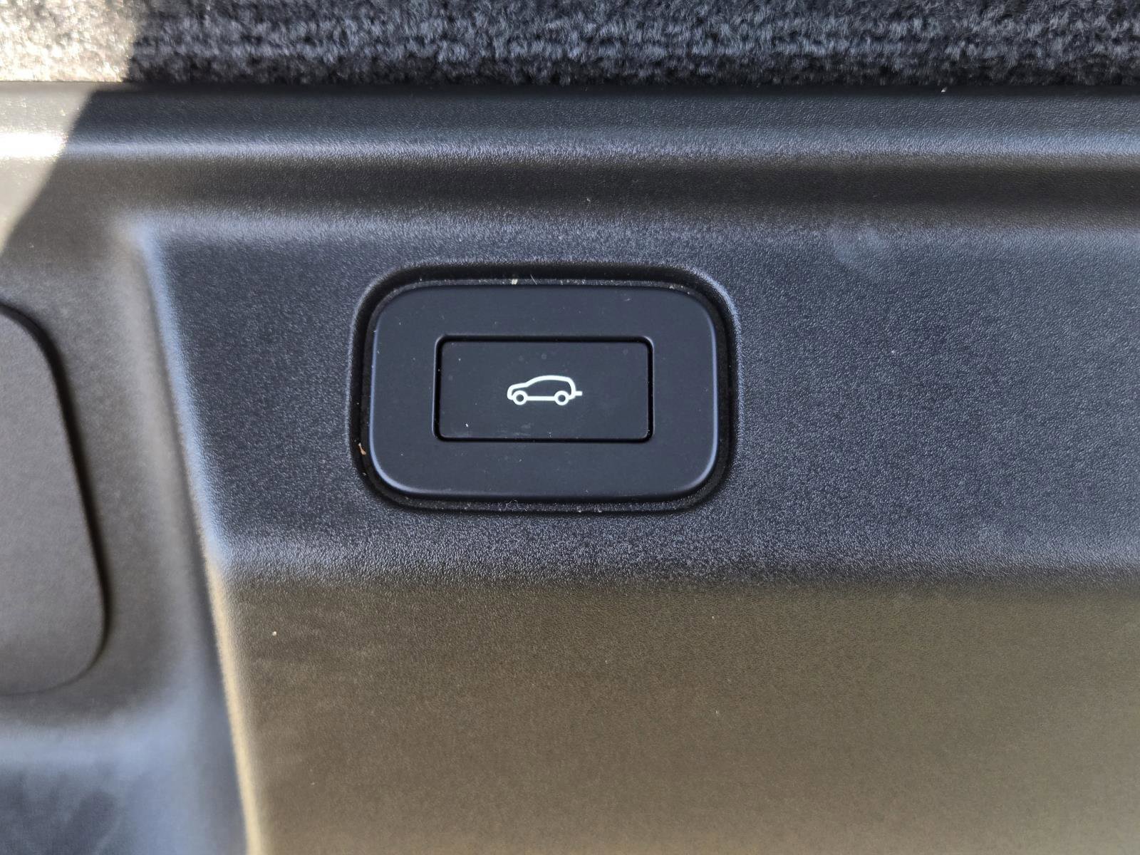 Used 2023 Santorini Black Land Rover SE image 10