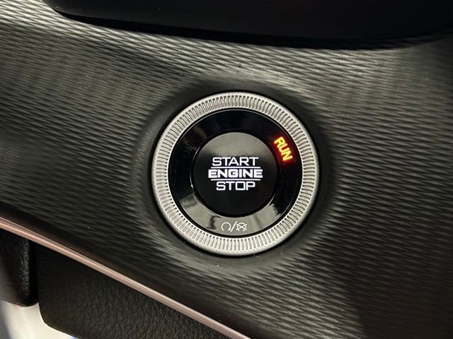 Used 2024 Diamond Black Crystal Pearlcoat Jeep Altitude X image 28