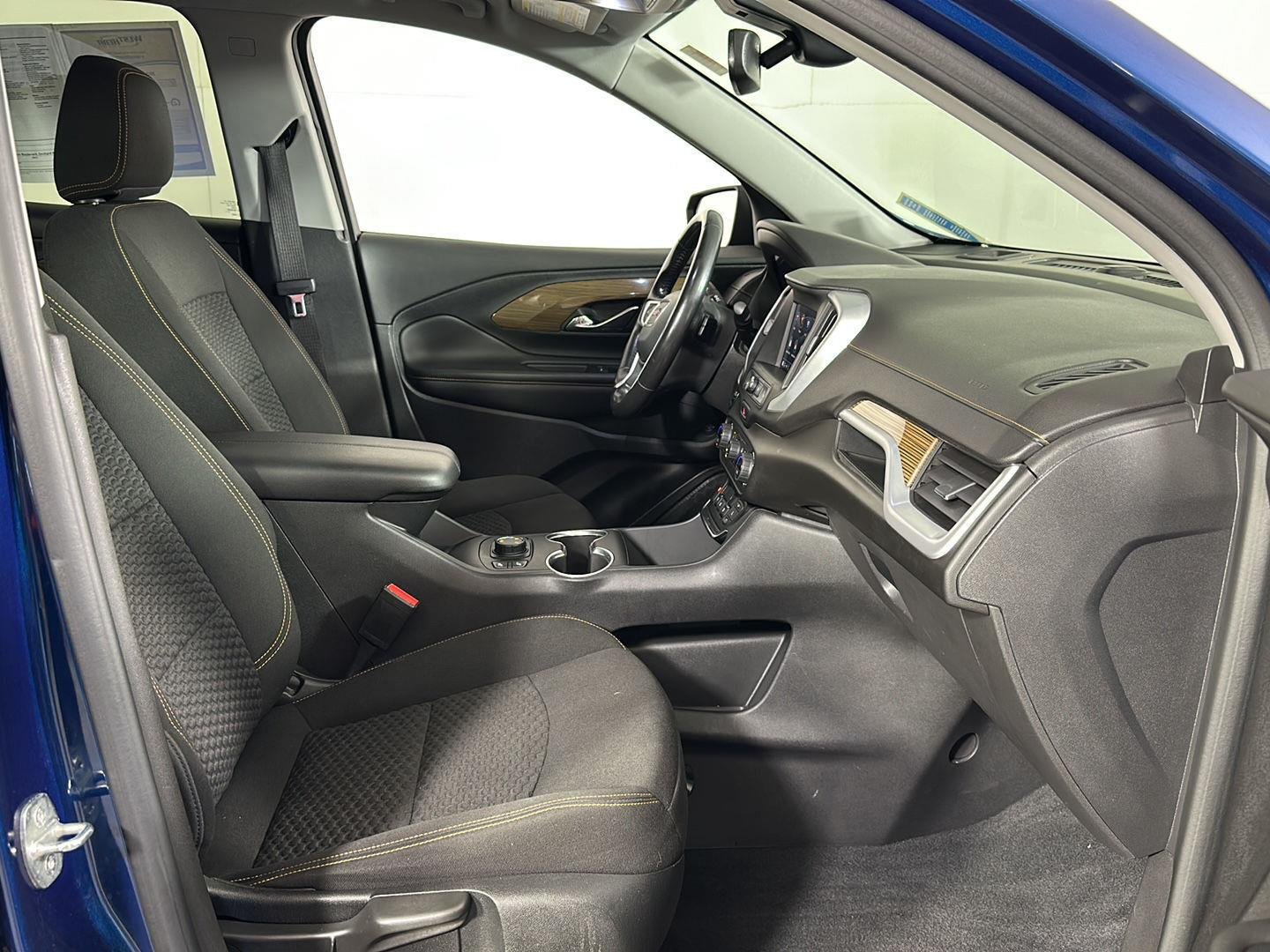 Used 2021 Blue Emerald Metallic GMC SLE image 12