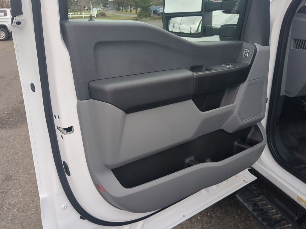 2024 Ford F-550 Super Duty Chassis Cab XL - Photo 45