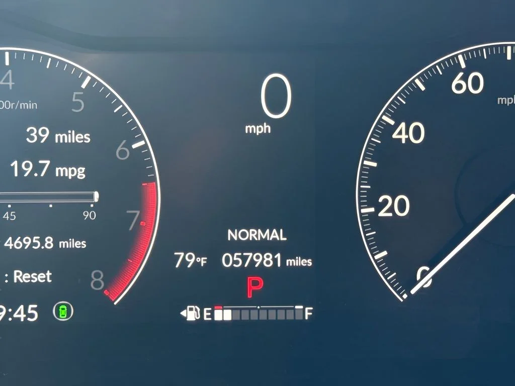 Used 2024 Silver Honda EX-L image 17