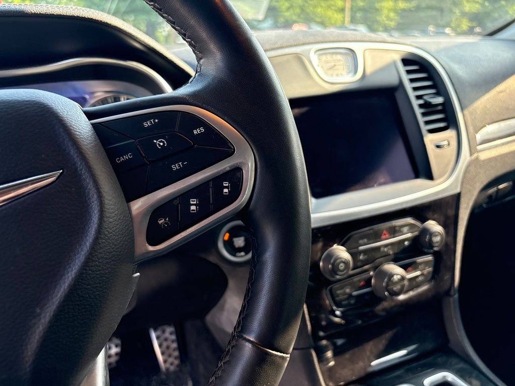 Used 2020 Black Chrysler Limited image 5