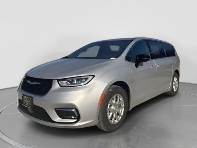 2026 Chrysler Pacifica Select's photo