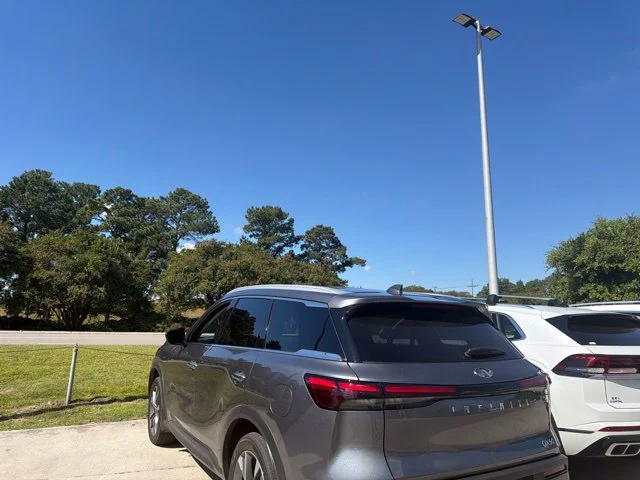 Used 2025 Gray INFINITI LUXE image 4
