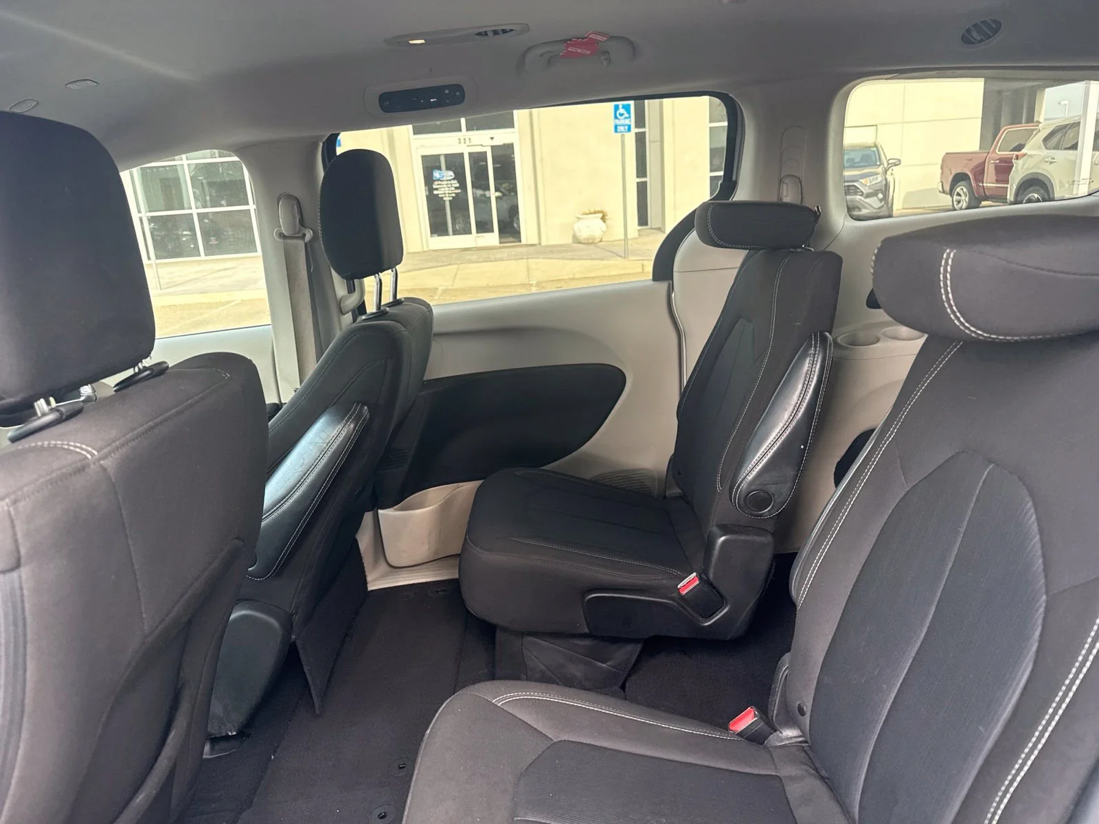 Used 2022 Silver Chrysler LX image 24