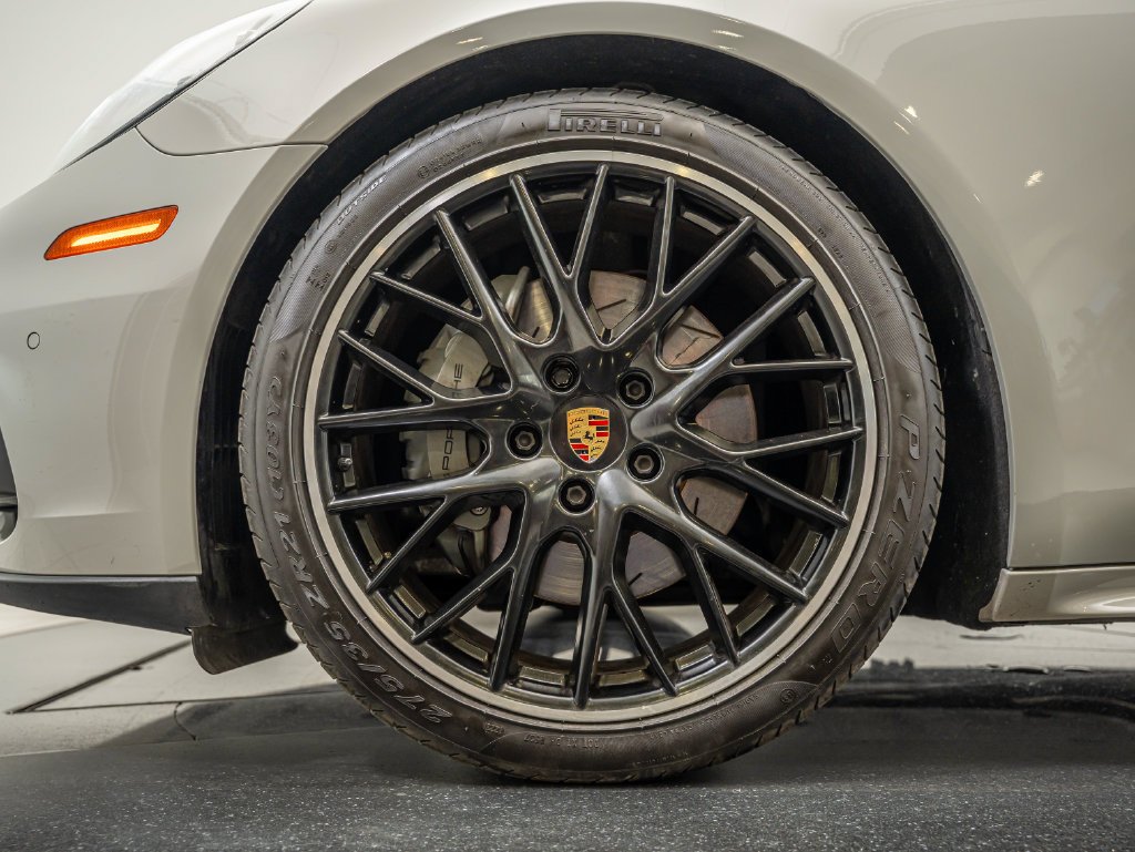 Used 2018 Chalk Porsche 4S image 14