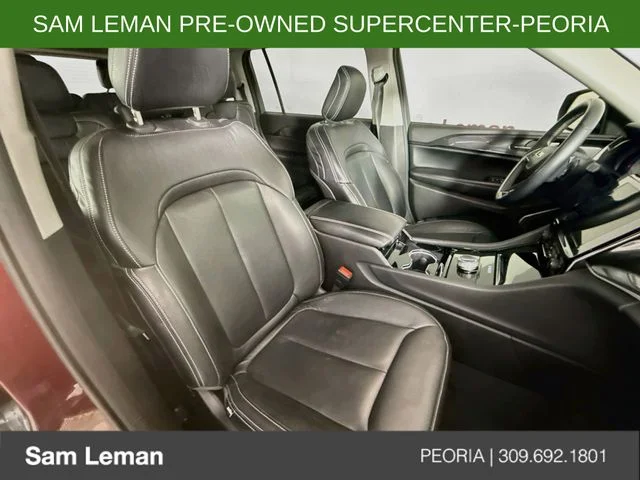 Used 2022 Red Jeep Laredo image 27