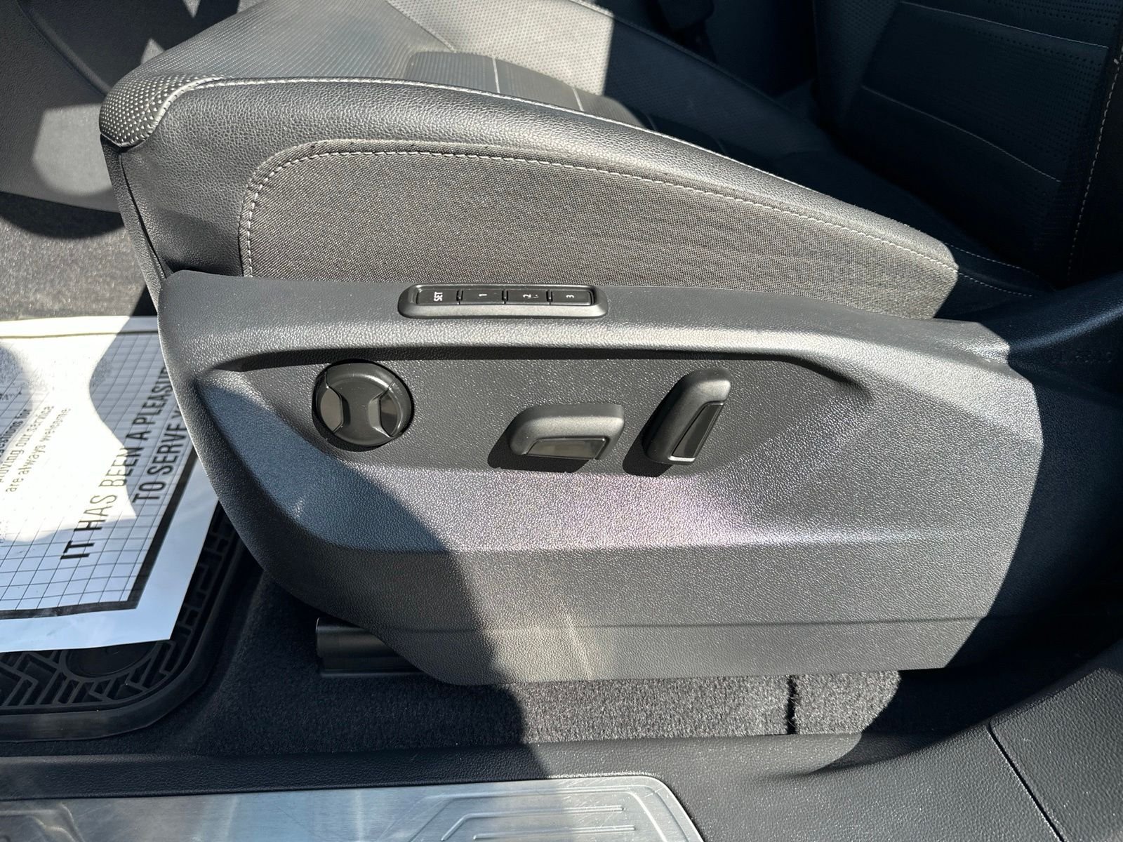 Used 2019 Gray Volkswagen SEL Premium image 15