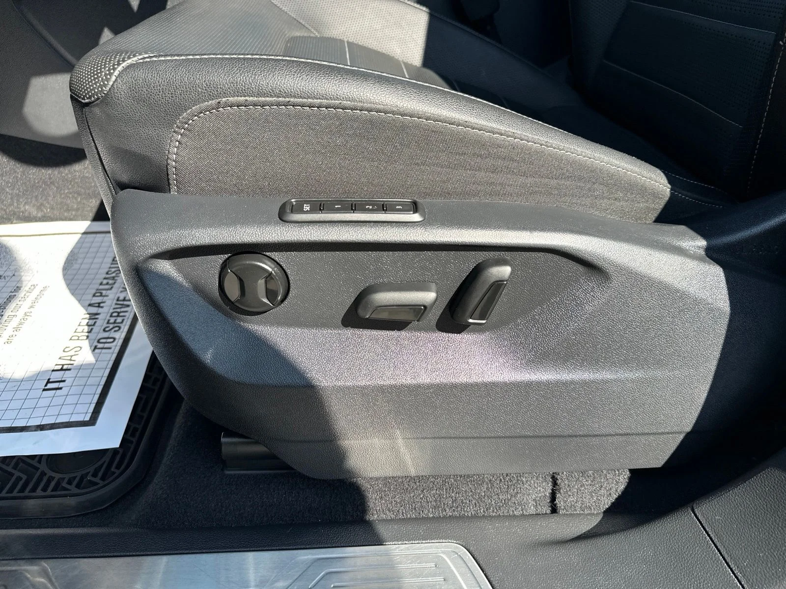 Used 2019 Gray Volkswagen SEL Premium image 15