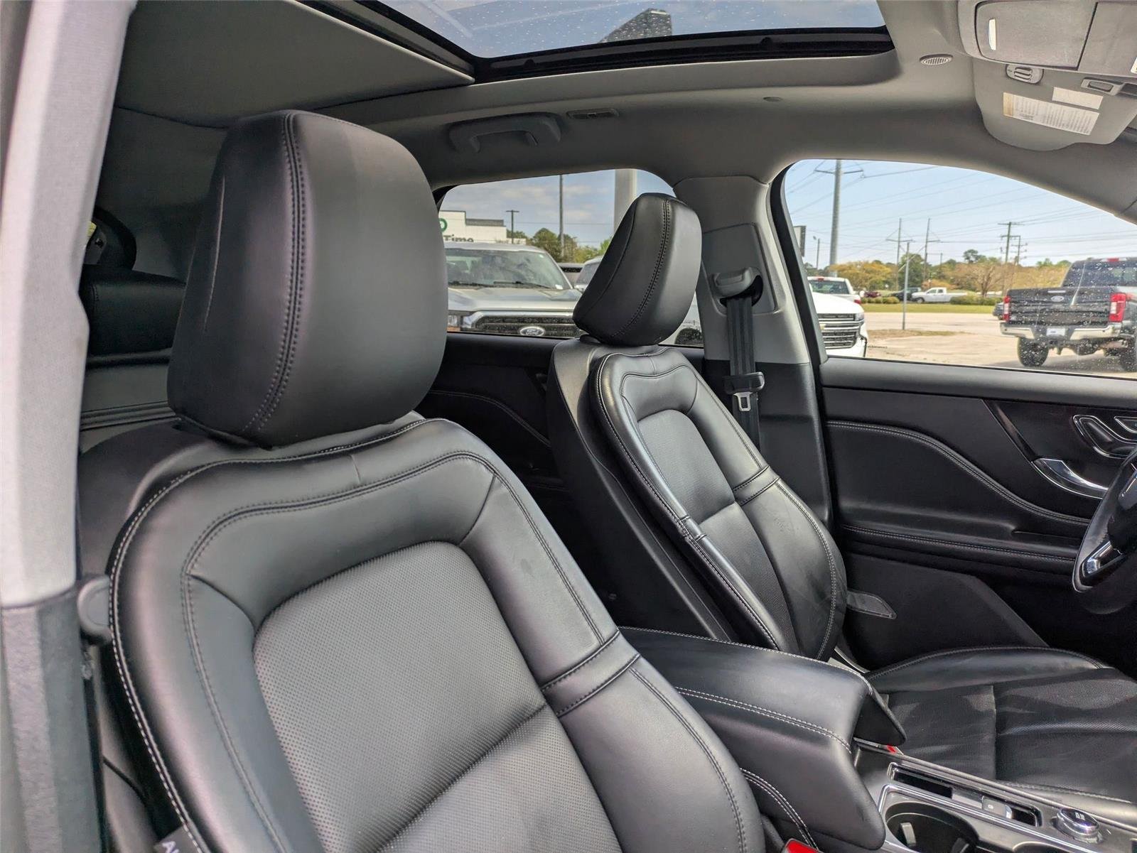 Used 2022 Infinite Black Metallic Clearcoat Lincoln Standard image 36