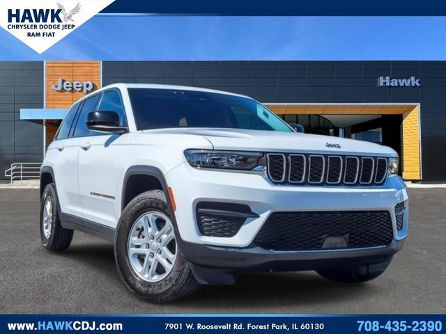 Used 2023 White Jeep Laredo image 1