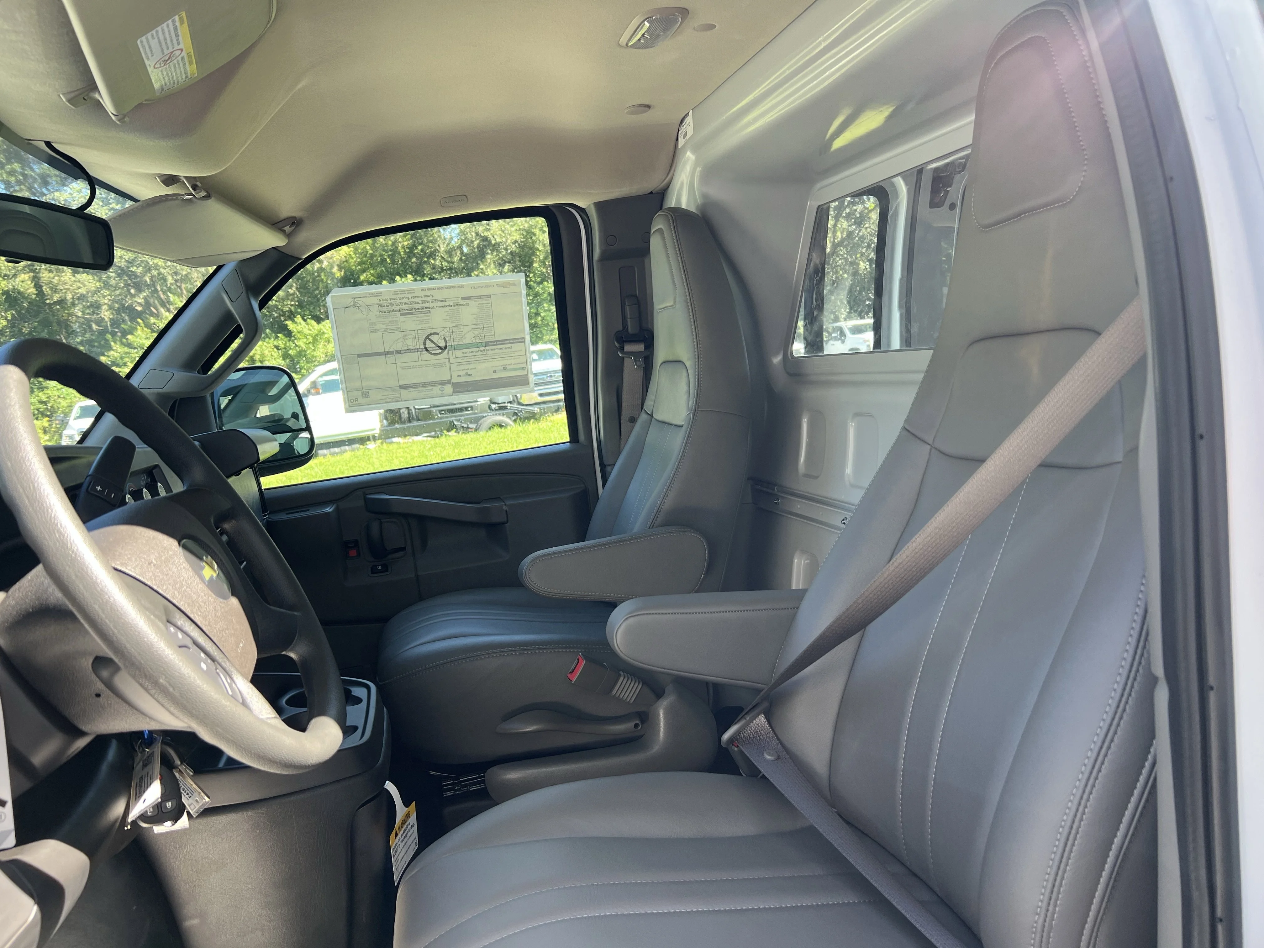 2025 Chevrolet Express Cargo Work Van - Photo 12