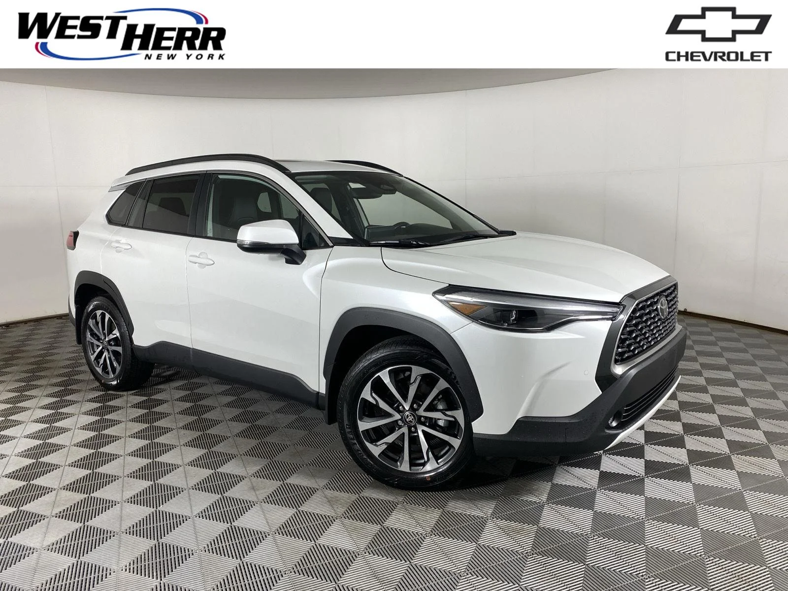 Used 2024 Wind Chill Pearl Toyota XLE image 1