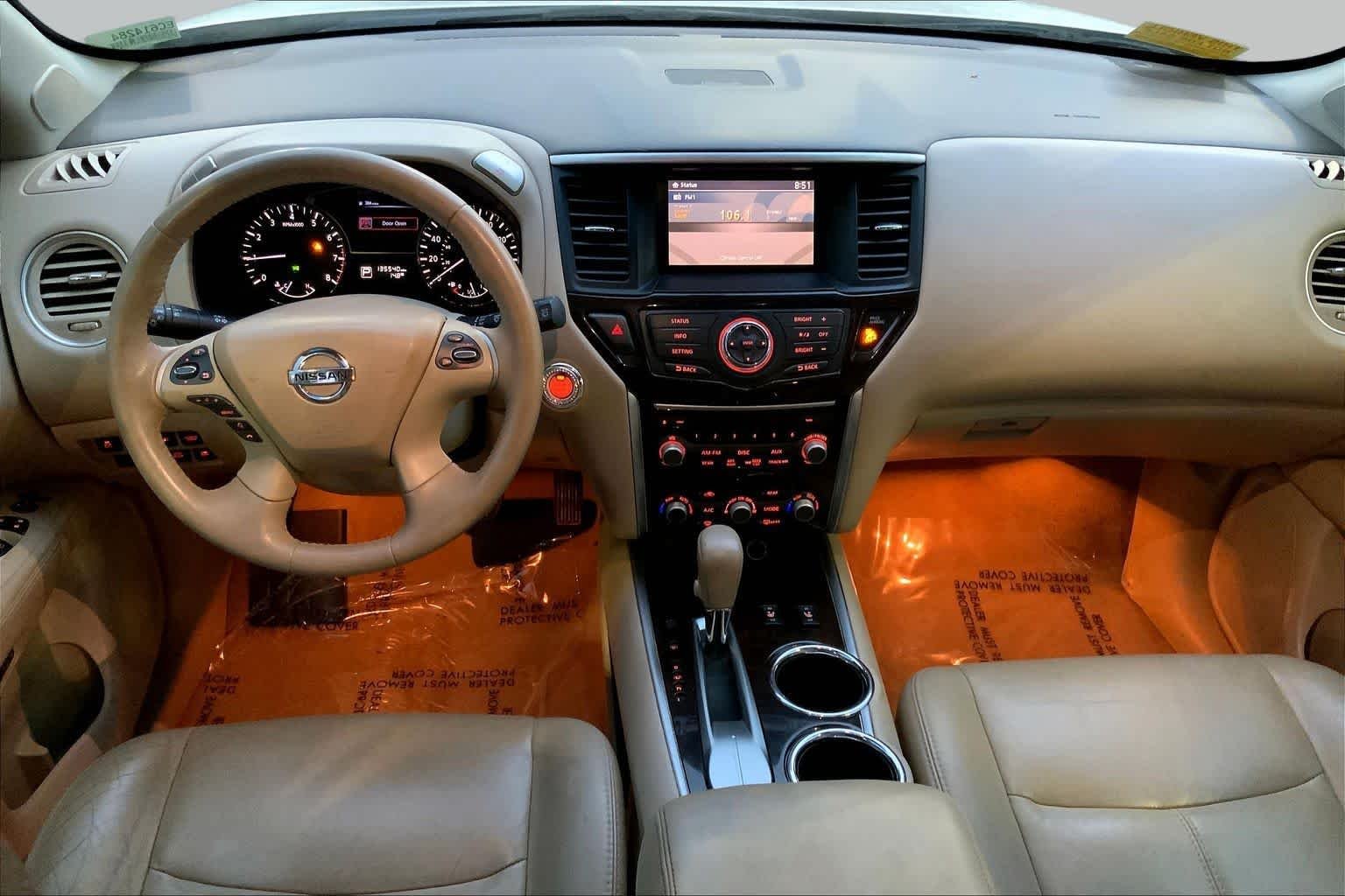 Used 2014 Moonlight White Nissan SL image 15