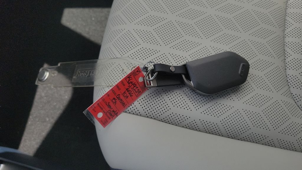 New 2026 Snow White Pearl Kia EX image 25