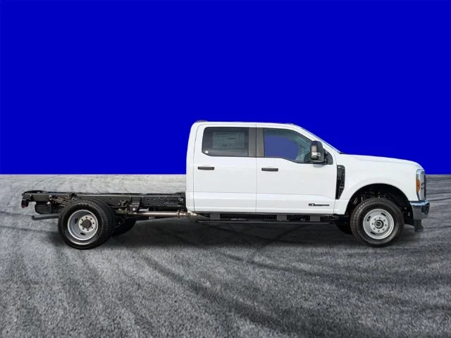 New 2027 Oxford White Ford F-350® XL image 3