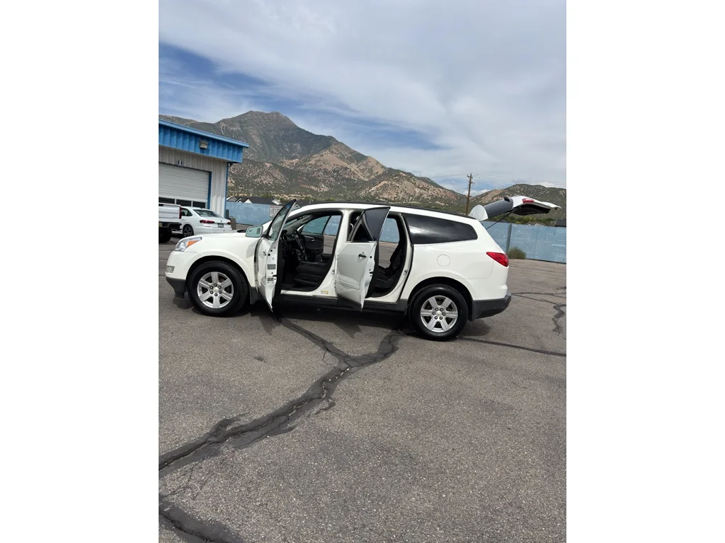 Used 2012 Whitewhite Chevrolet LT w/1LT image 10