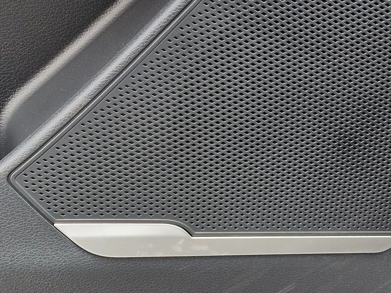 New 2026 Glacial White Pearl Kia LX image 25