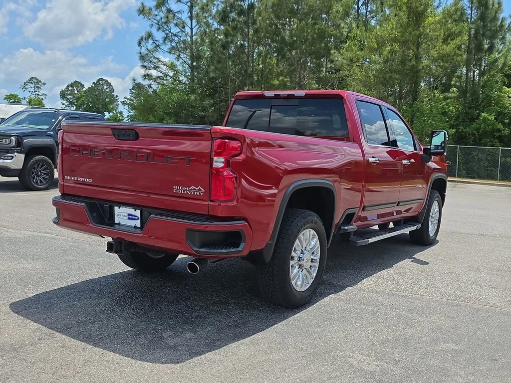 Used 2023 Red Chevrolet High Country image 4