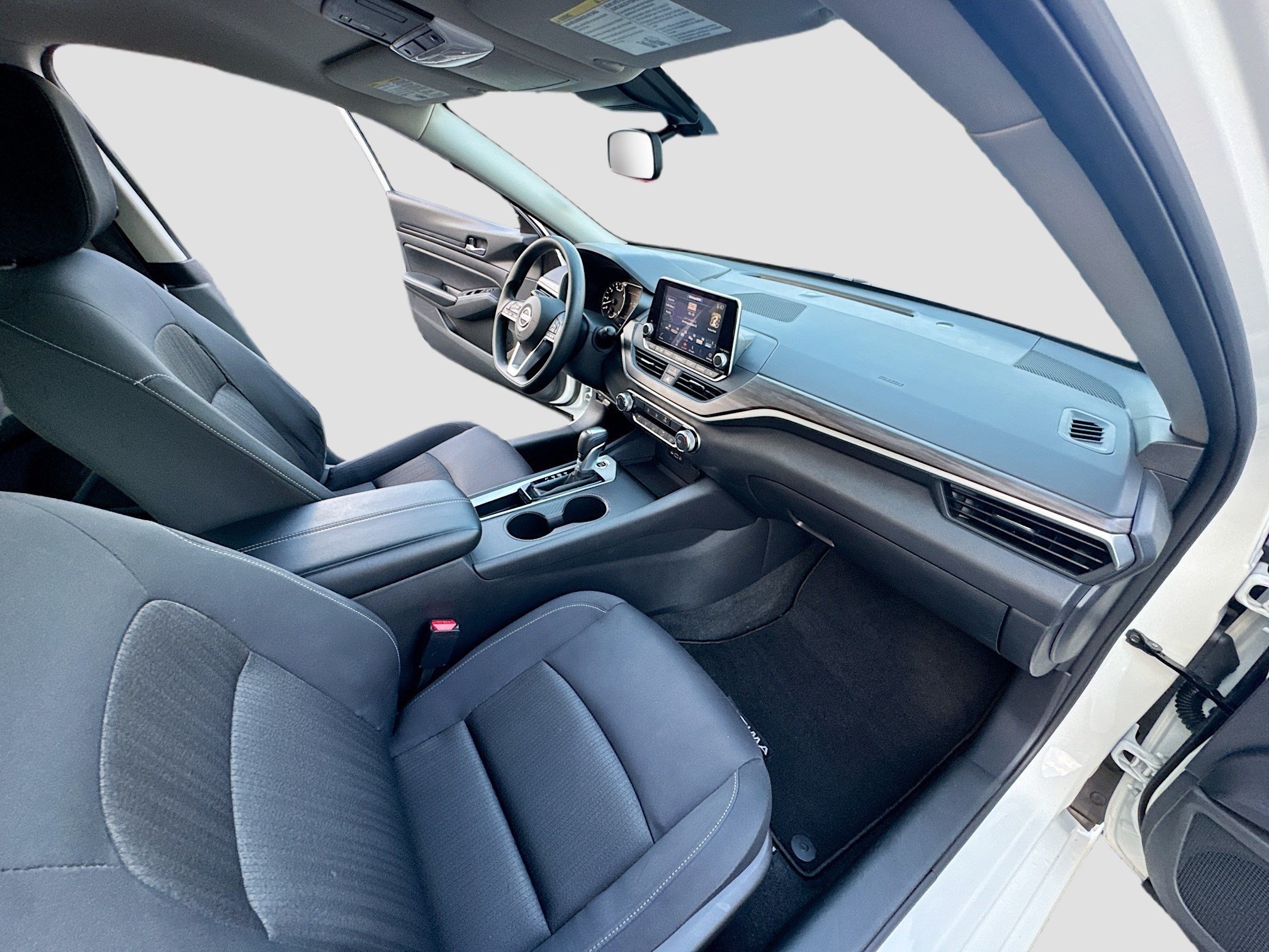 Used 2025 Glacier White Nissan SV image 30