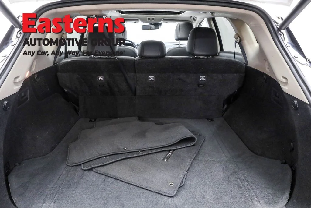 Used 2023 White Nissan SL image 9