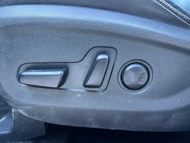 Used 2021 White Kia EX image 12