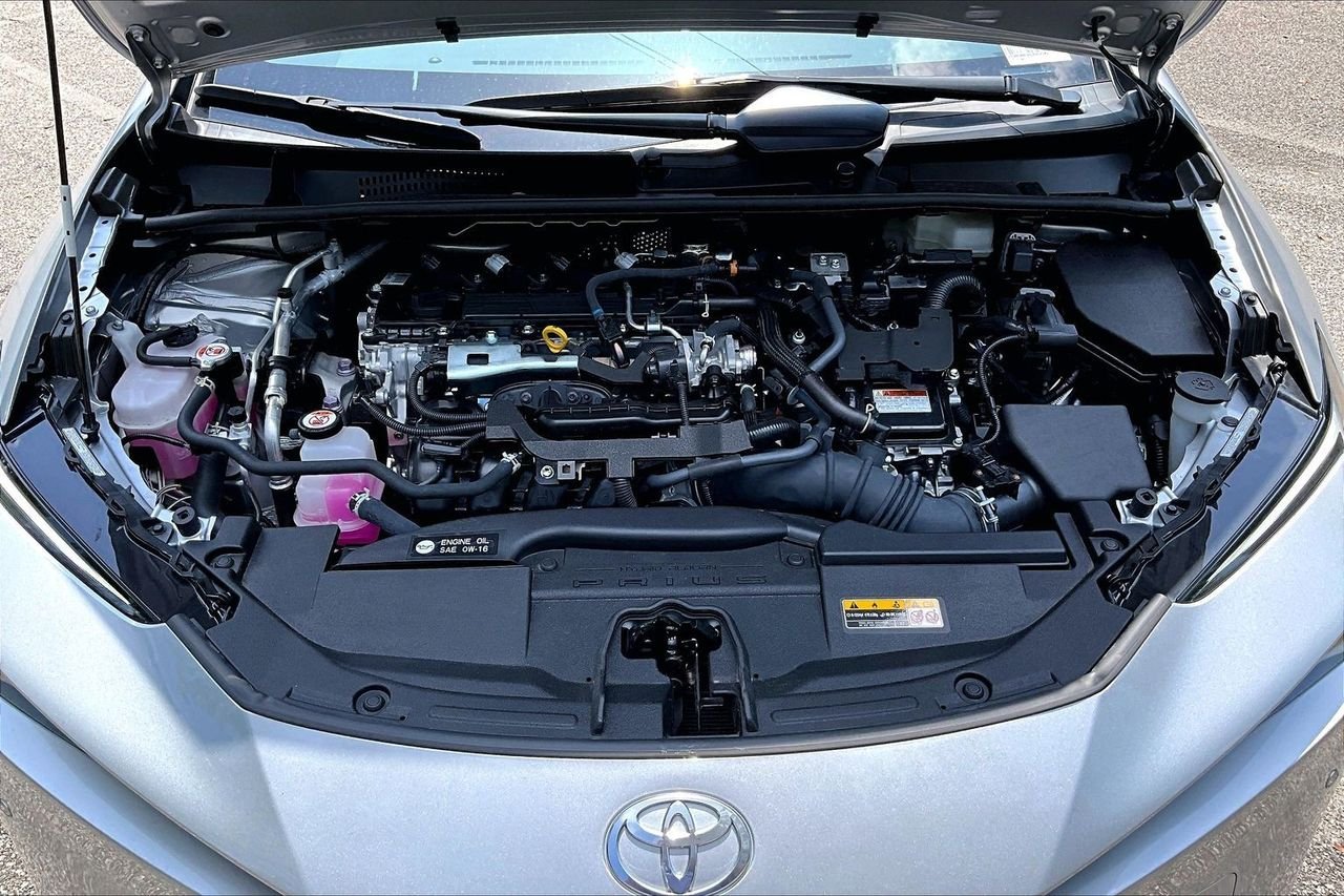Used 2025  Toyota XLE image 29