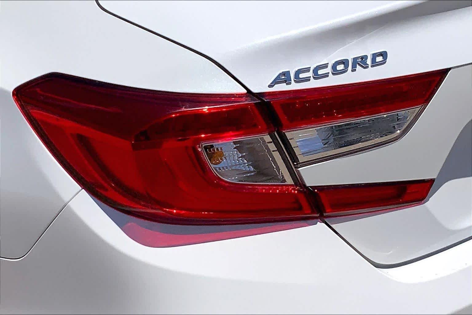 Used 2021 Platinum White Pearl Honda Touring image 29