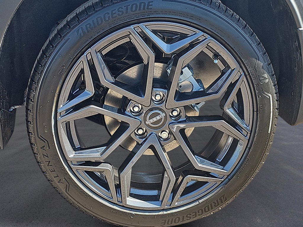 New 2026 Aspen White Tricoat/Super Black Nissan SR image 7