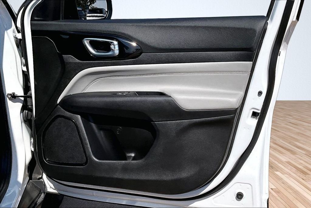 Used 2025 White Jeep Limited image 16