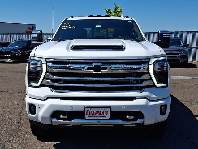 Used 2024 Summit White Chevrolet High Country image 2
