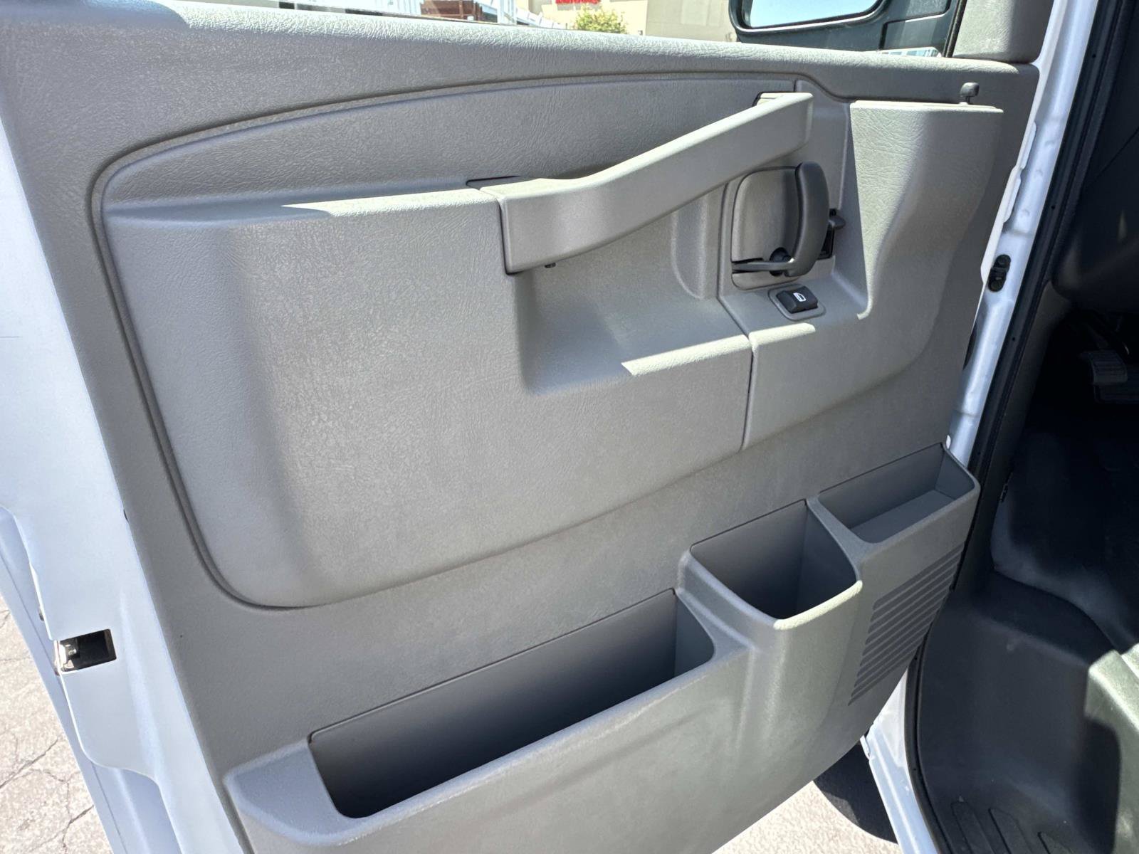 2025 GMC Savana Cargo Work Van - Photo 15