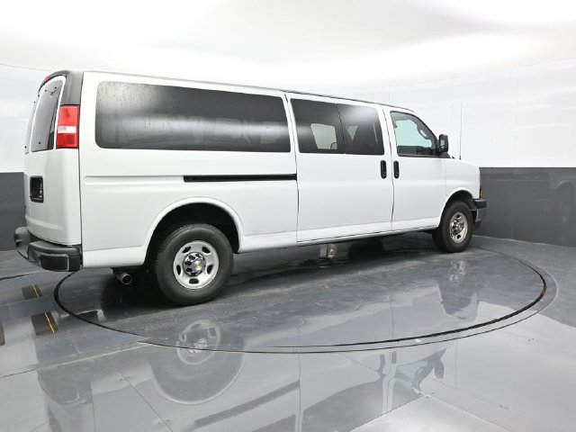 2024 Chevrolet Express Passenger LT - Photo 7