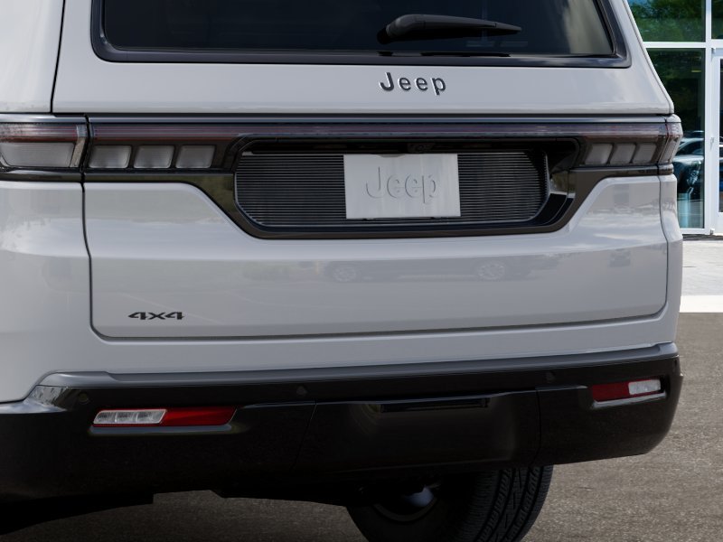 New 2026 Bright White Clear-Coat Exterior Paint Jeep Limited Altitude image 39