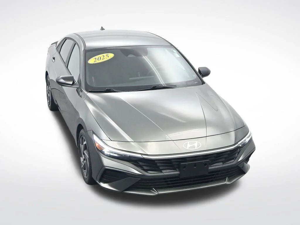 Used 2025 Amazon Gray Hyundai SEL Sport image 31