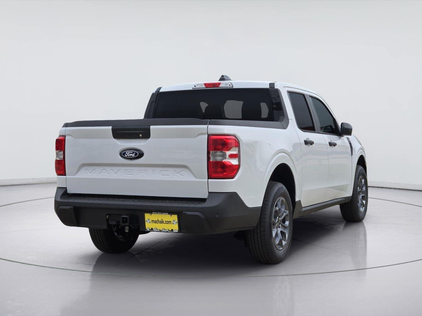 New 2026 Oxford White Ford XLT image 4