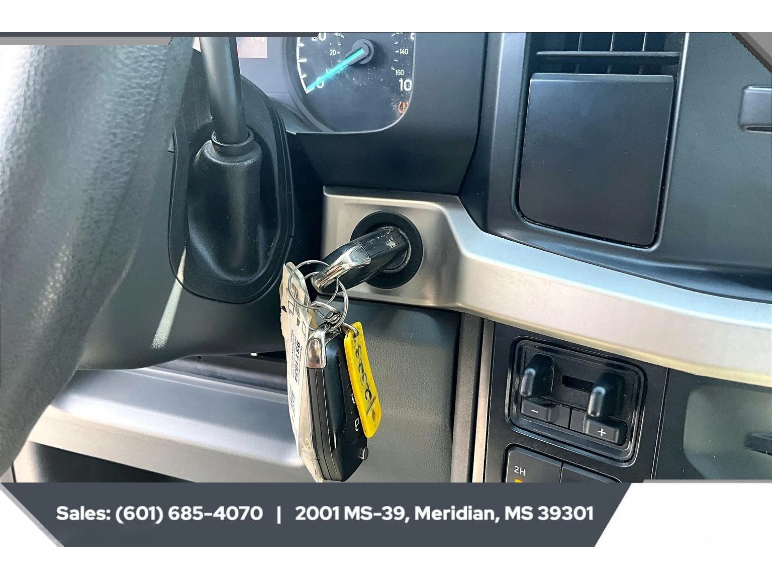 Used 2023 Oxford White Ford XLT image 9