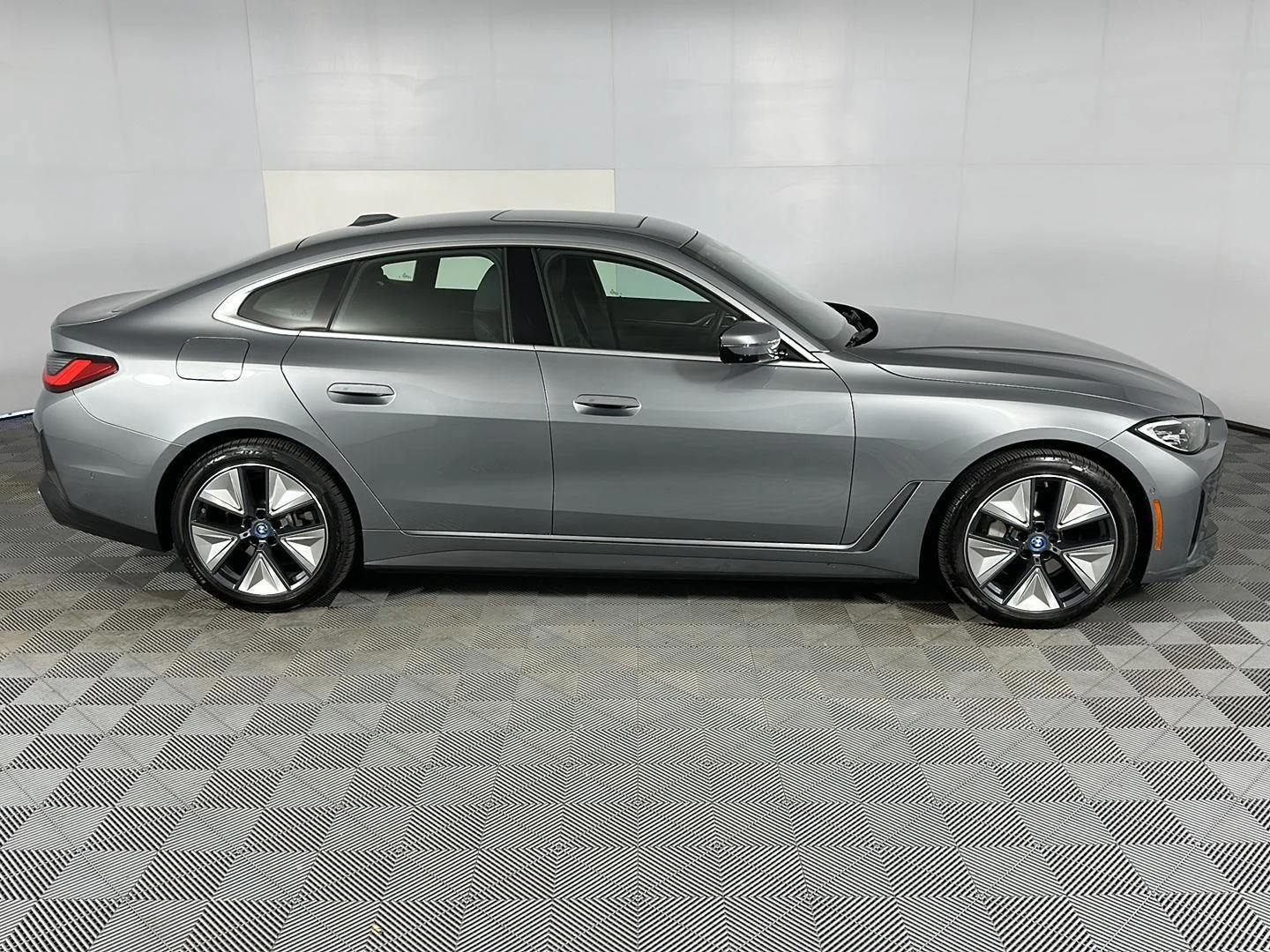 Used 2023 Skyscraper Grey Metallic BMW eDrive40 image 4