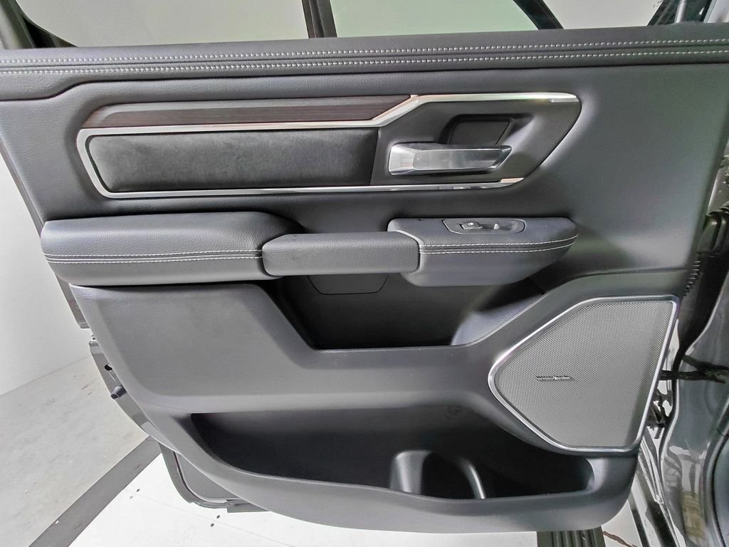 New 2026 Granite Crystal Metallic Clear-Coat Exterior Paint RAM Laramie image 11