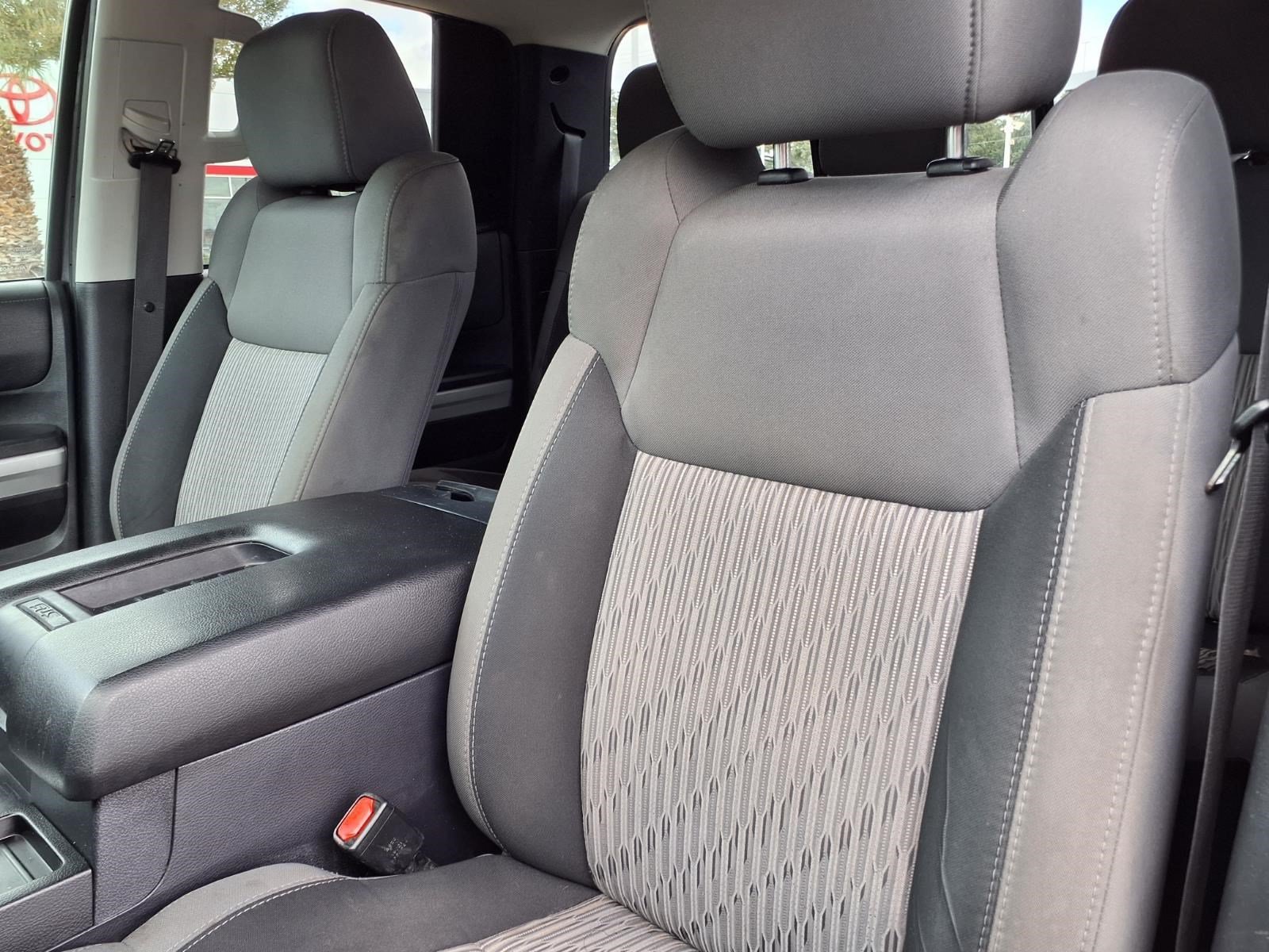 Used 2017 MAGNETIC GRAY MET Toyota SR5 image 14