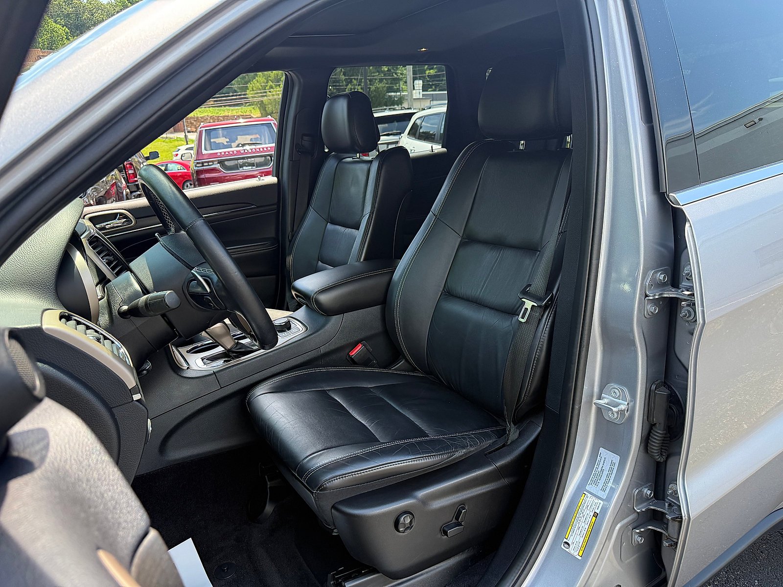 Used 2016 Billet Silver Metallic Clearcoat Jeep Limited image 13