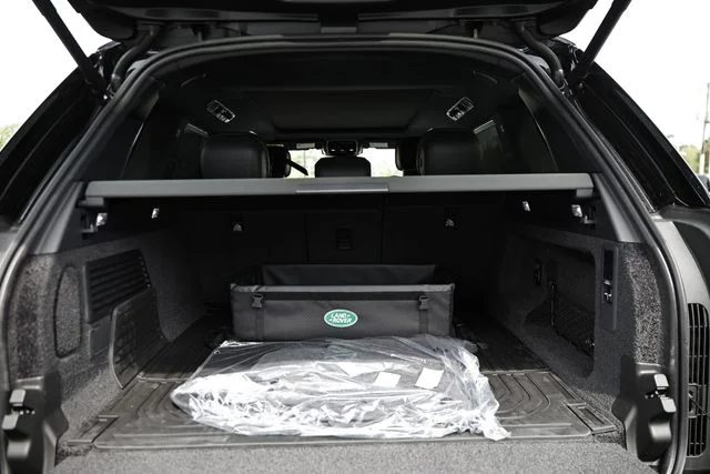 New 2026 Santorini Black Land Rover SE image 40