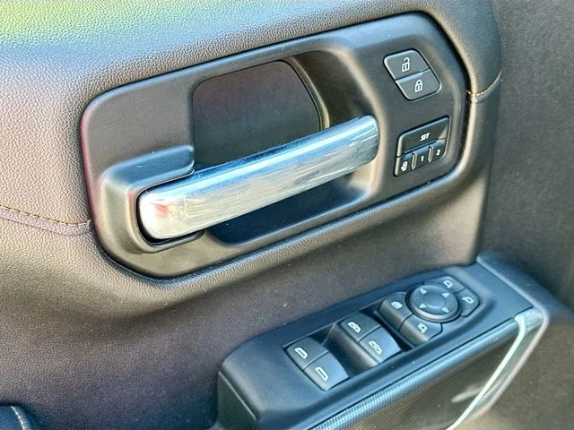 Used 2021 Black GMC AT4 image 17