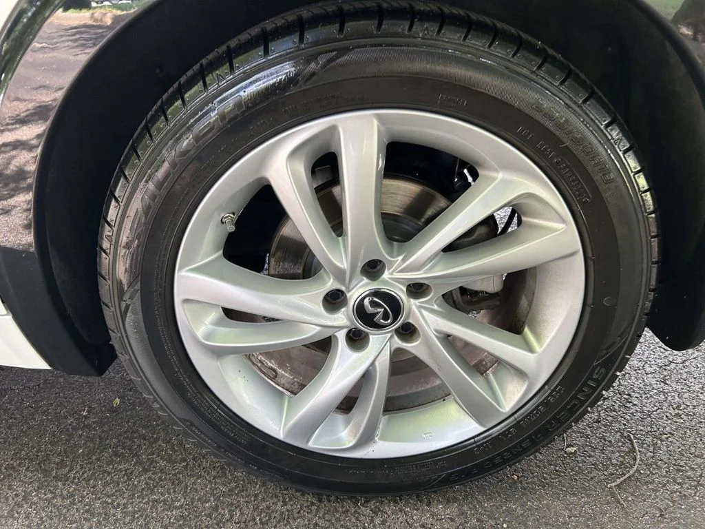 Used 2018 White INFINITI Premium image 7