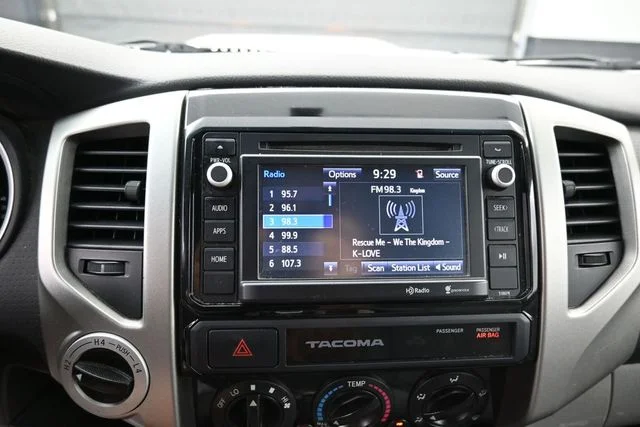 Used 2015 White Toyota Base image 32