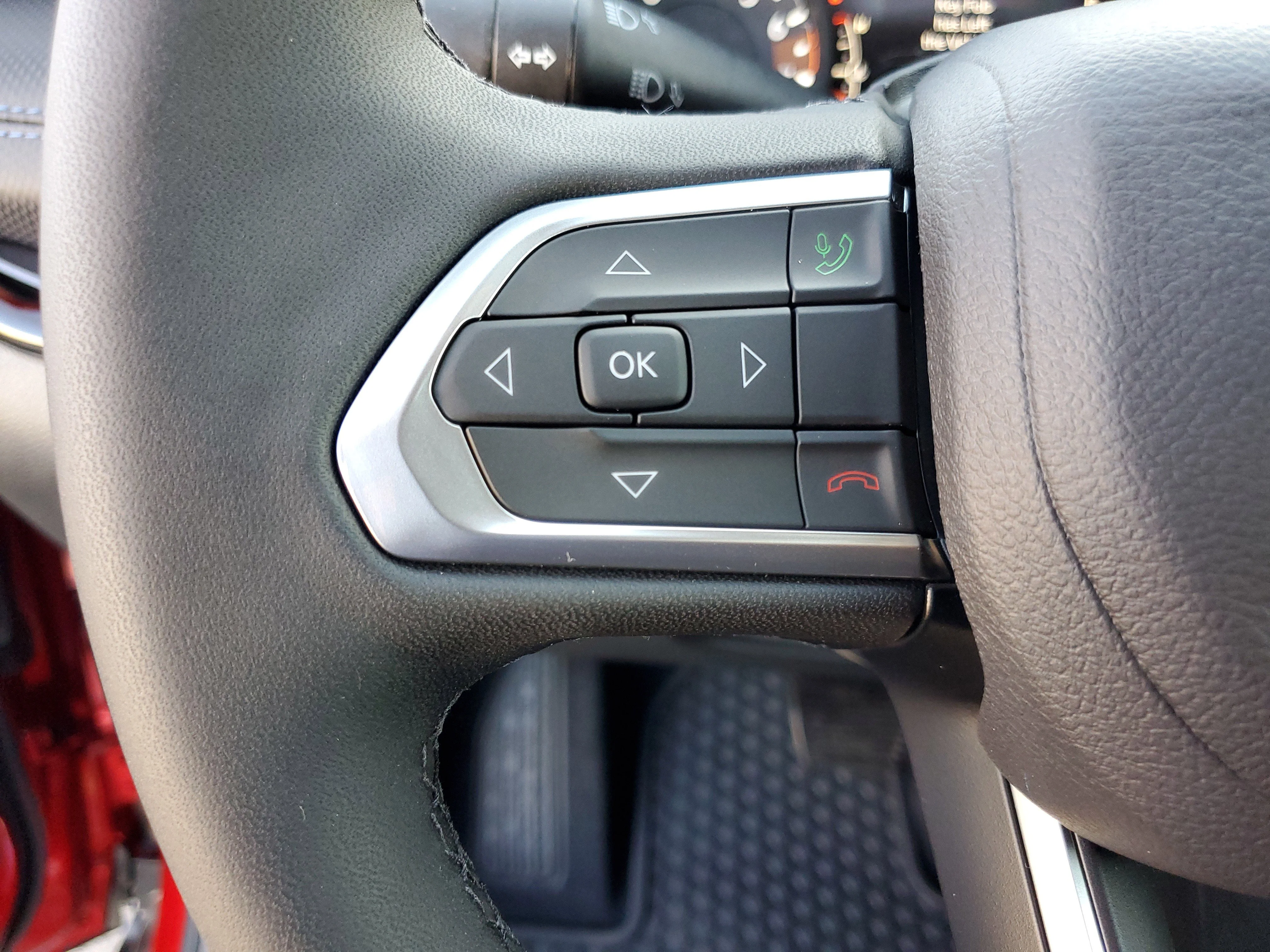 New 2026 Red Hot Pearl-Coat Exterior Paint Jeep Latitude image 26