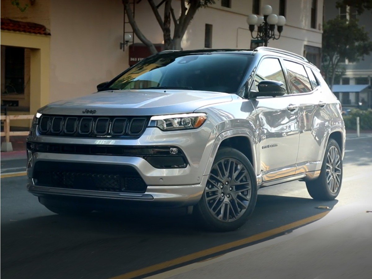 Certified Used 2022 Diamond Black Jeep Limited image 1