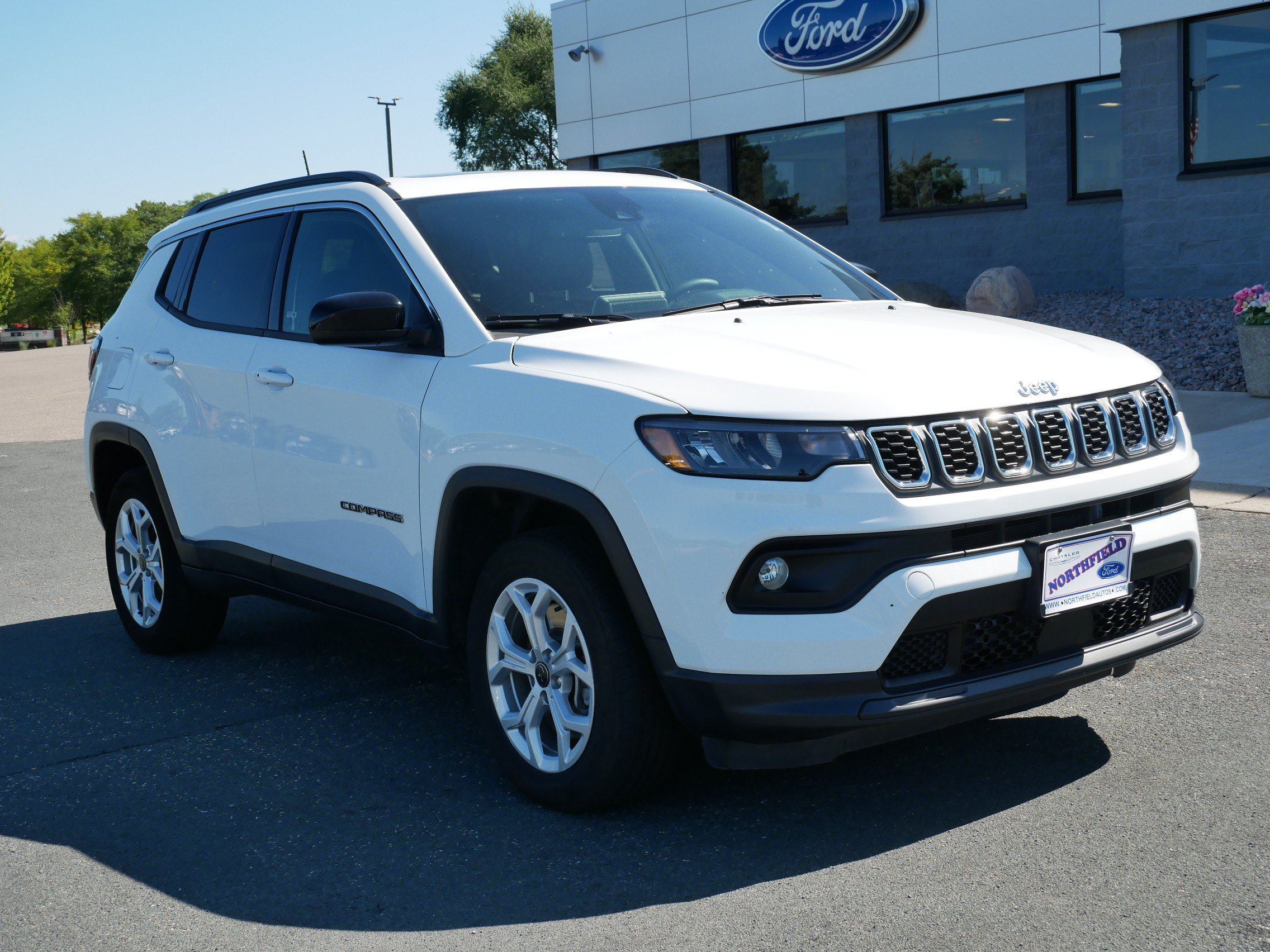 Used 2025 Jeep Compass Latitude with VIN 3C4NJDBNXST548550 for sale in Northfield, Minnesota